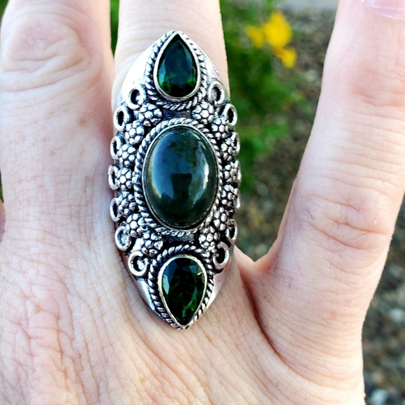 New Green Moss Agate and Peridot Silver Statement Ring. - Picture 7 of 16